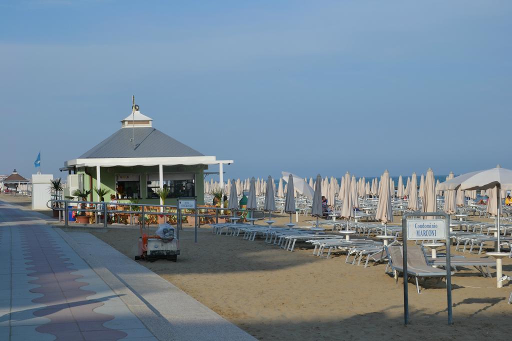 Hotel Stockholm Lido di Jesolo Exterior photo
