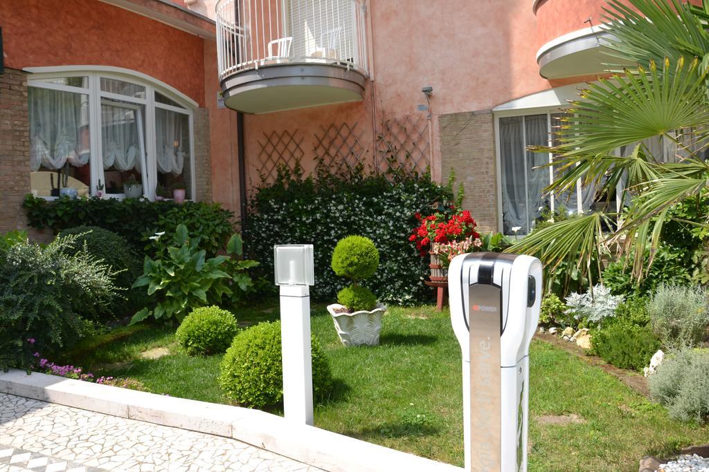 Hotel Stockholm Lido di Jesolo Exterior photo